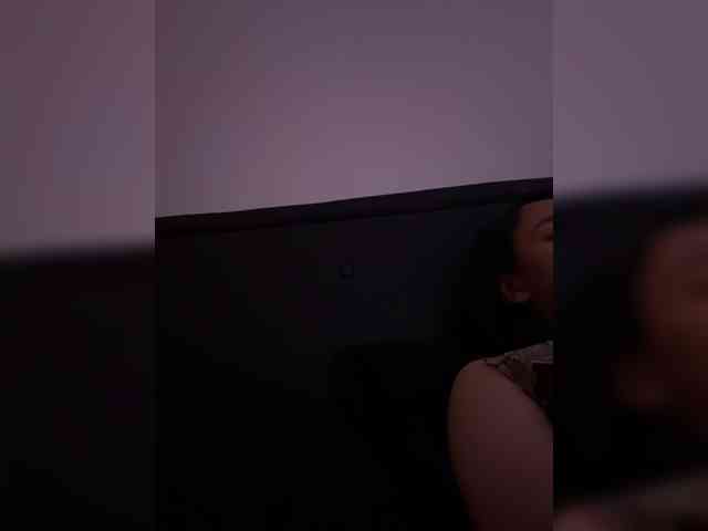 RozyElle webcam
