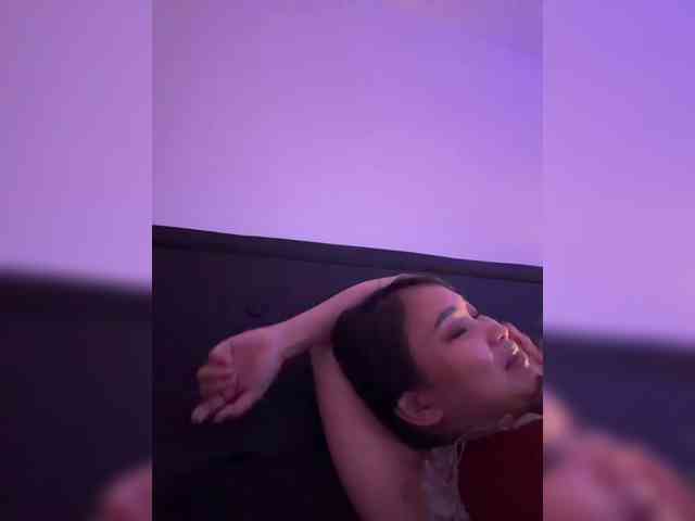 RozyElle webcam