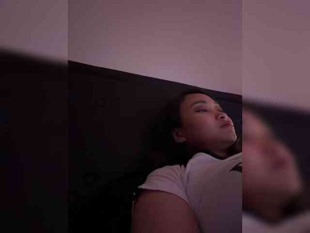 RozyElle webcam