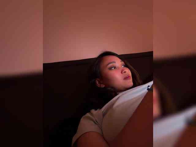 RozyElle webcam