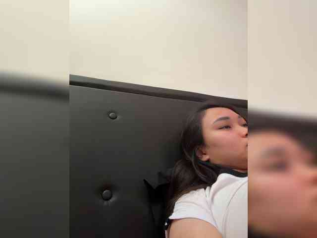 RozyElle webcam