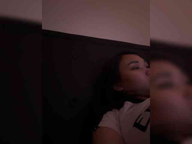 RozyElle webcam