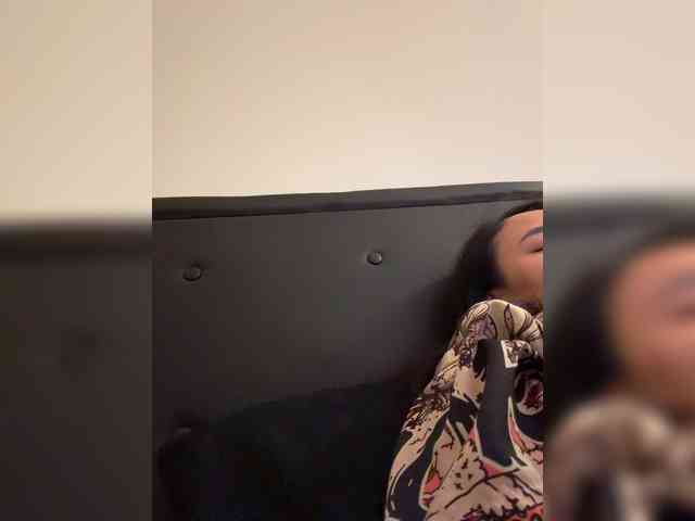 RozyElle webcam