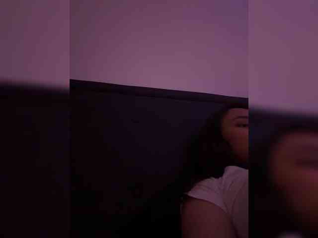 RozyElle webcam