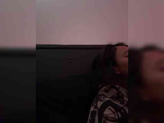 RozyElle webcam