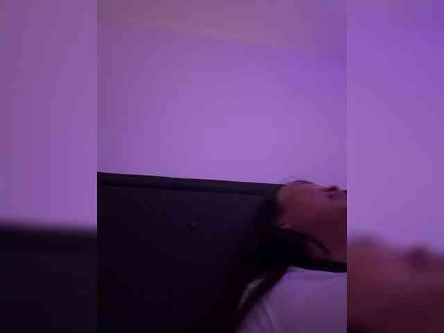 RozyElle webcam