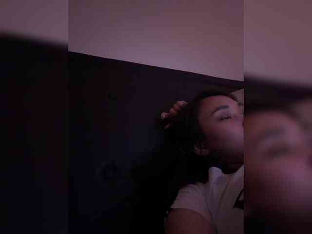 RozyElle webcam