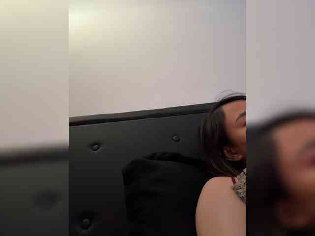 RozyElle webcam