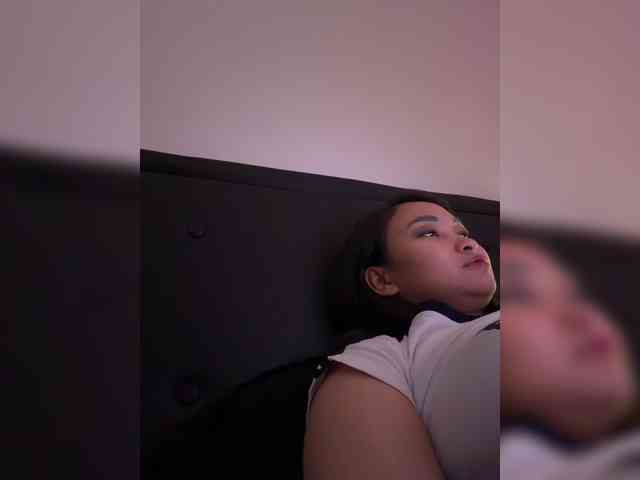 RozyElle webcam