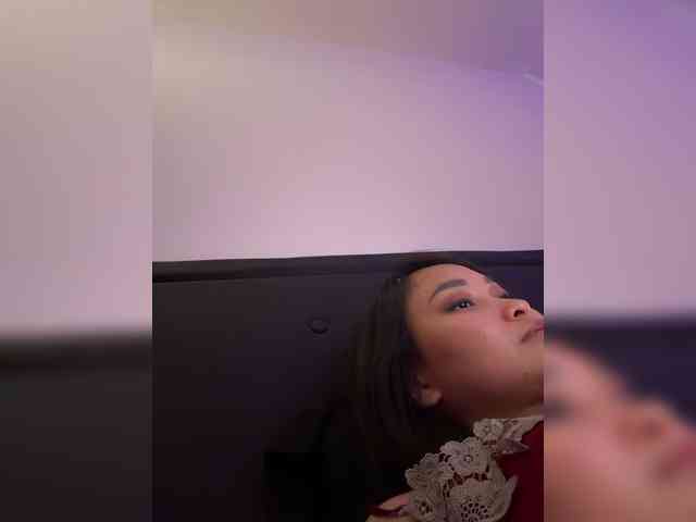 RozyElle webcam