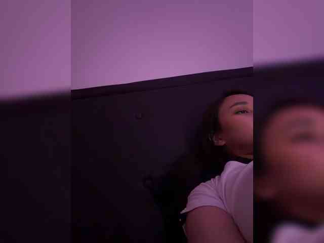 RozyElle webcam