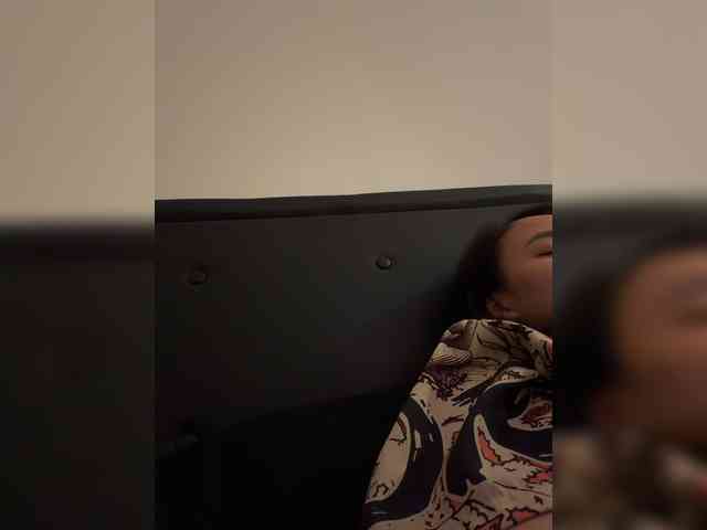 RozyElle webcam