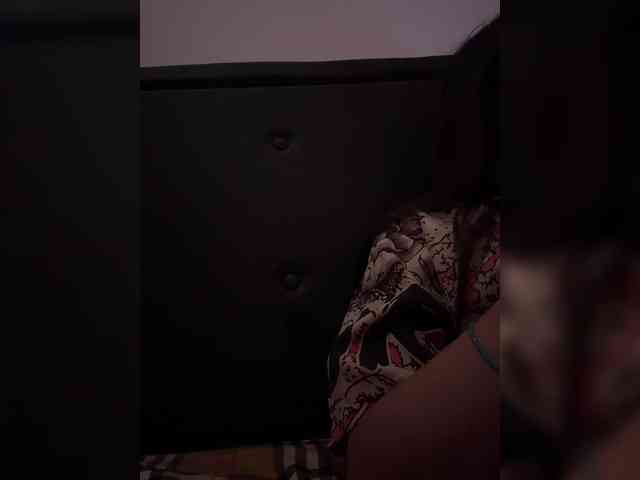 RozyElle webcam