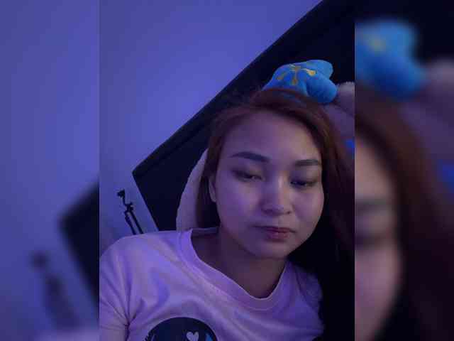 RozyElle webcam