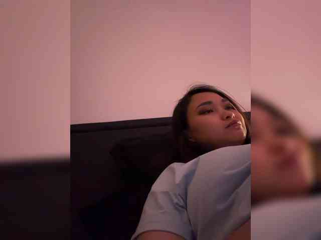 RozyElle webcam