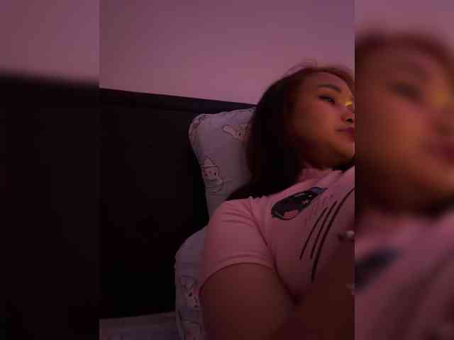 RozyElle webcam