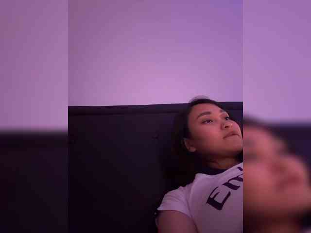 RozyElle webcam