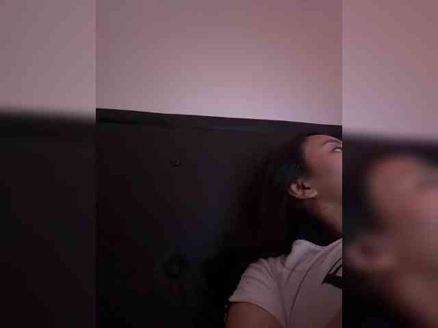 RozyElle webcam