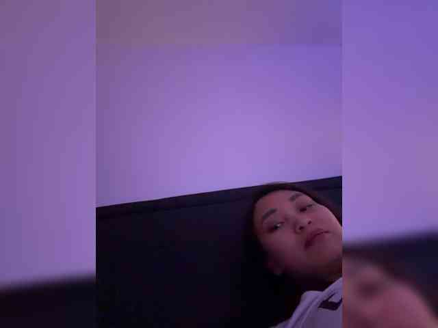 RozyElle webcam