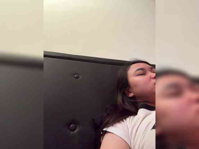 RozyElle webcam