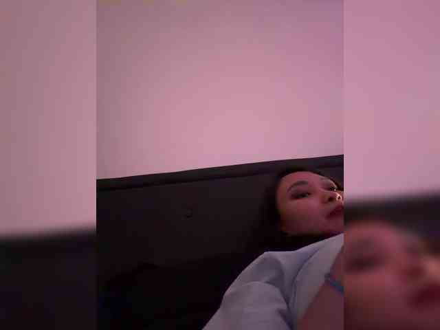 RozyElle webcam