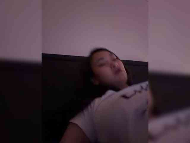 RozyElle webcam