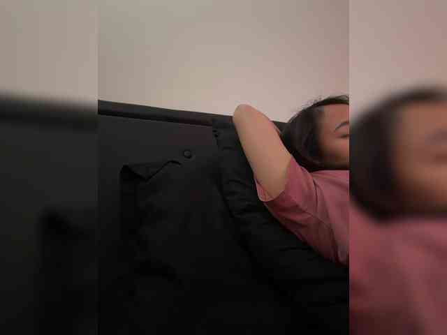 RozyElle webcam
