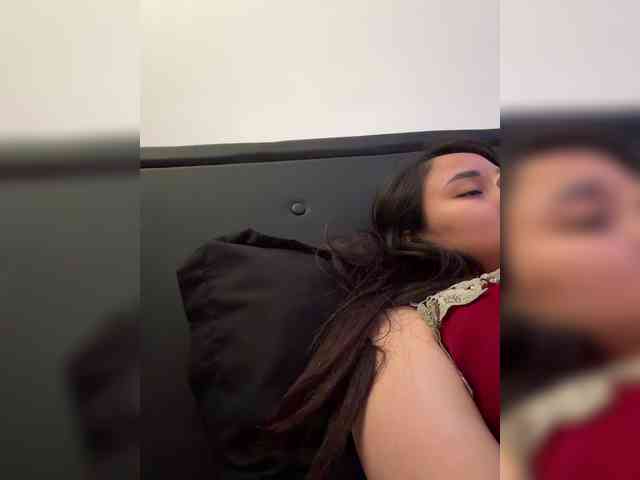 RozyElle webcam