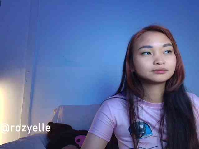 RozyElle webcam