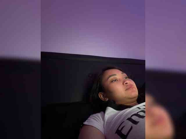 RozyElle webcam