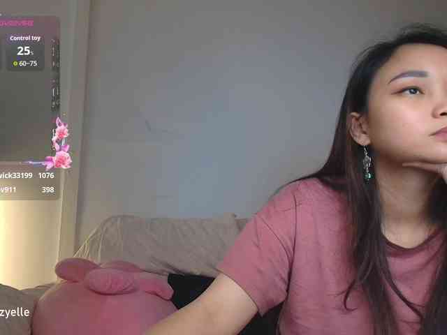 RozyElle webcam