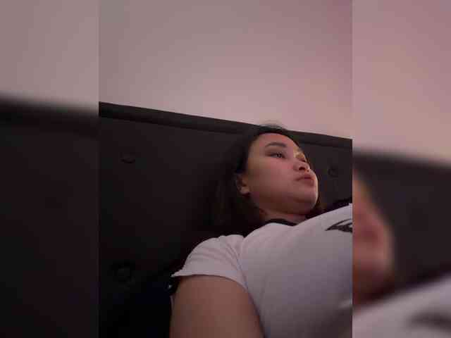 RozyElle webcam