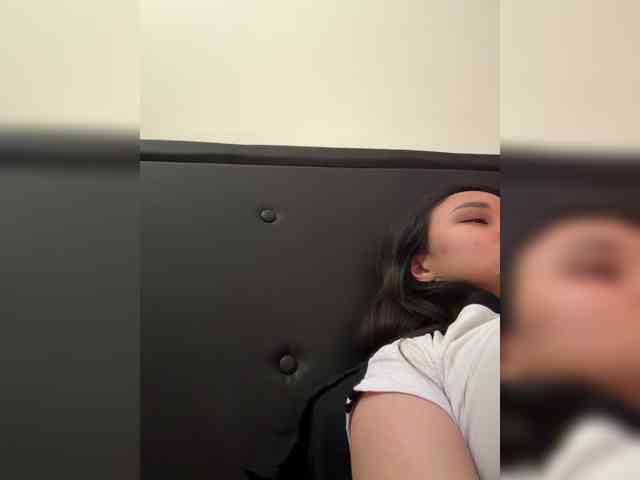RozyElle webcam