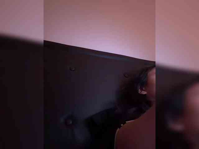 RozyElle webcam
