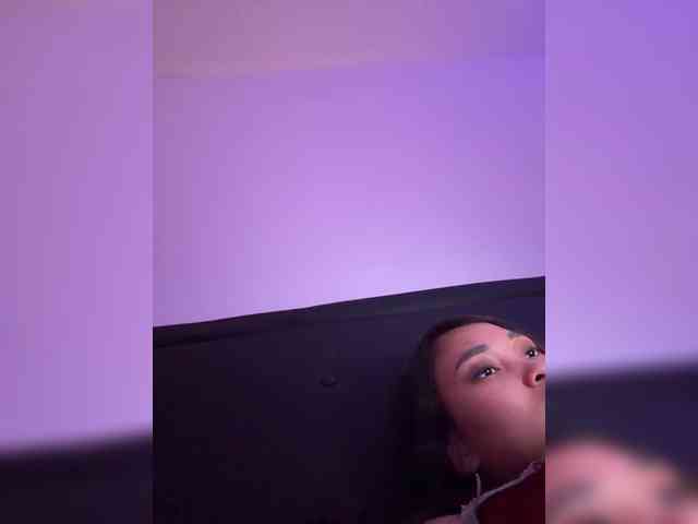 RozyElle webcam