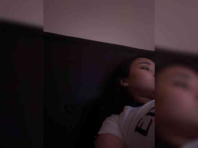 RozyElle webcam