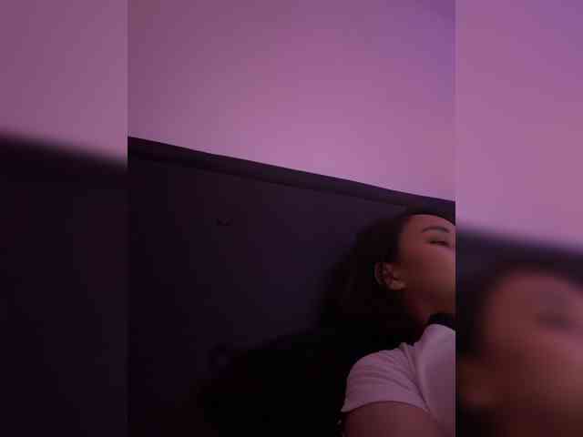 RozyElle webcam