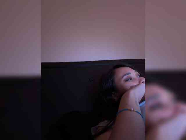 RozyElle webcam
