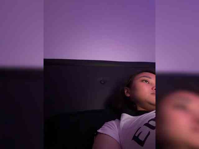 RozyElle webcam
