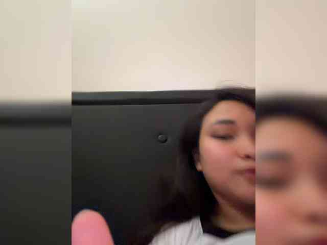 RozyElle webcam