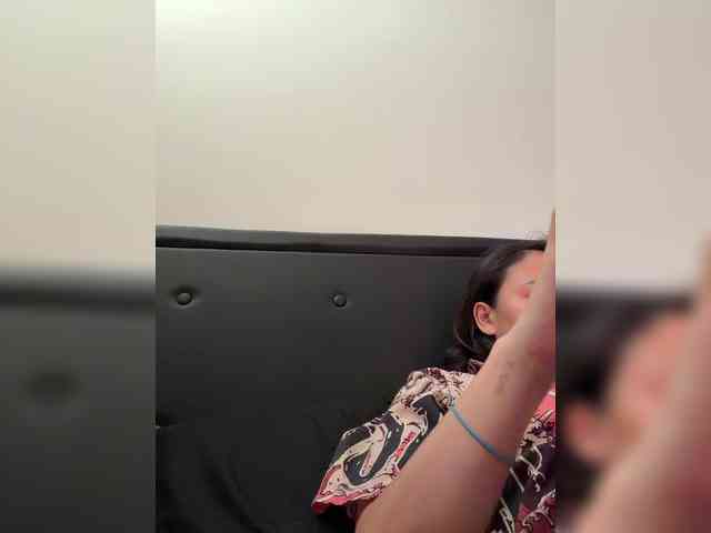 RozyElle webcam