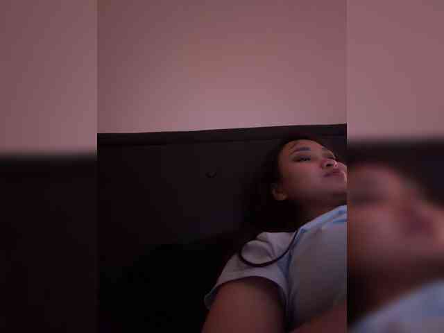 RozyElle webcam