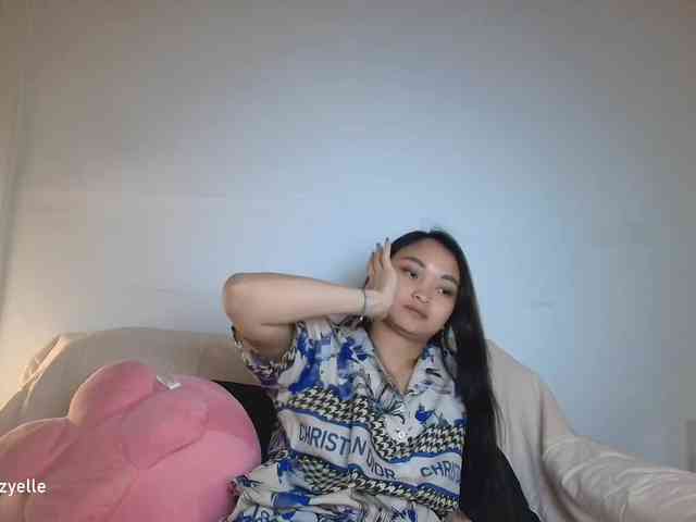 Model: RozyElle