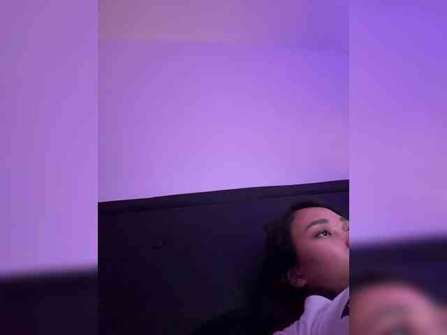 RozyElle webcam