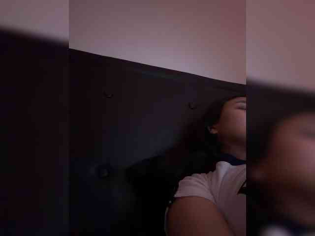 RozyElle webcam