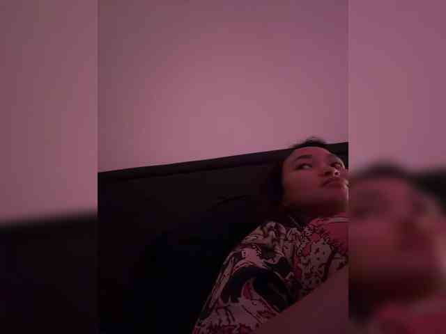 RozyElle webcam