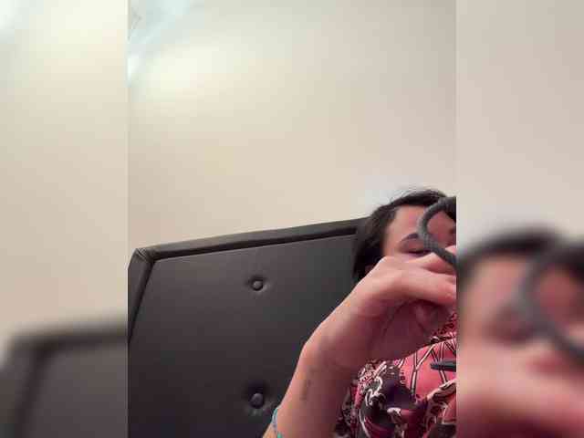 RozyElle webcam