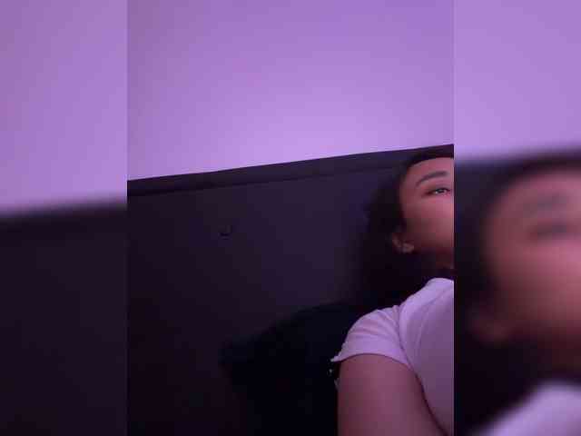 RozyElle webcam