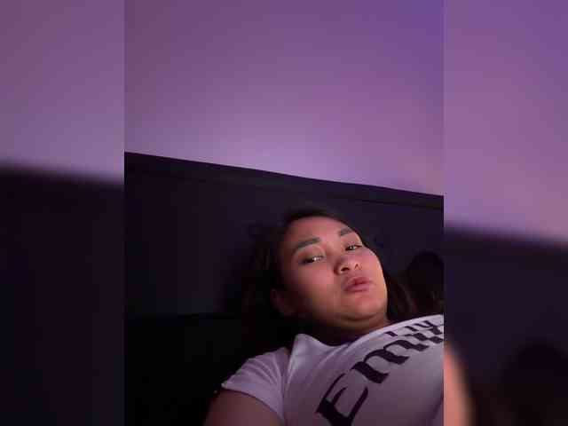 RozyElle webcam