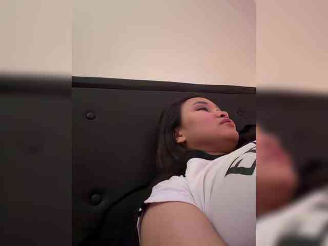 RozyElle webcam
